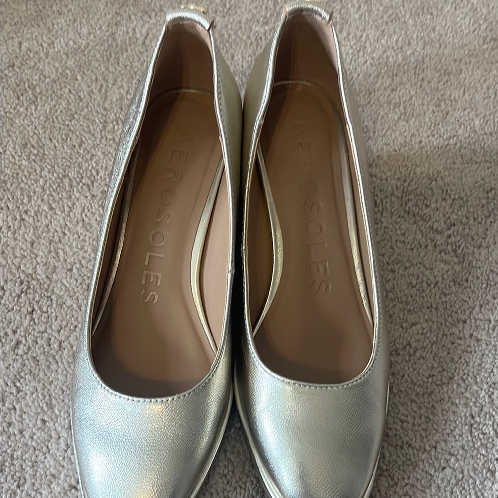 Aerosoles Gold Wedge Heels - Size 8 - Picture 4 of 8